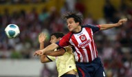 ¿Tachones de aluminio? La estrategia con la que Héctor Reynoso intimidaba al América en el Clásico Nacional