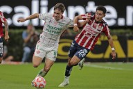 Chivas recupera la vertical y da un respiro a Milito
