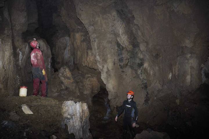Si queremos saber cómo afectará el cambio climático a los Pirineos no hay que fijarse en el calor o en la nive. Hay que estudiar las cuevas