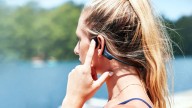 Decathlon deja en menos de 100 euros los auriculares de Shokz de conducción ósea