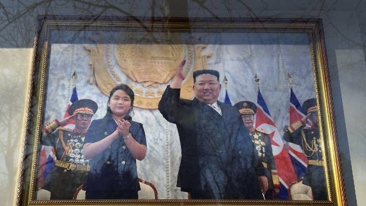 Lo que se sabe de Kim Ju Ae, la enigmática joven que hizo su debut internacional en el poderoso desfile militar de China y sobre quien se especula por su poder