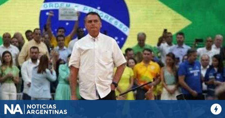 Juez brasileño votó por la absolución de Bolsonaro