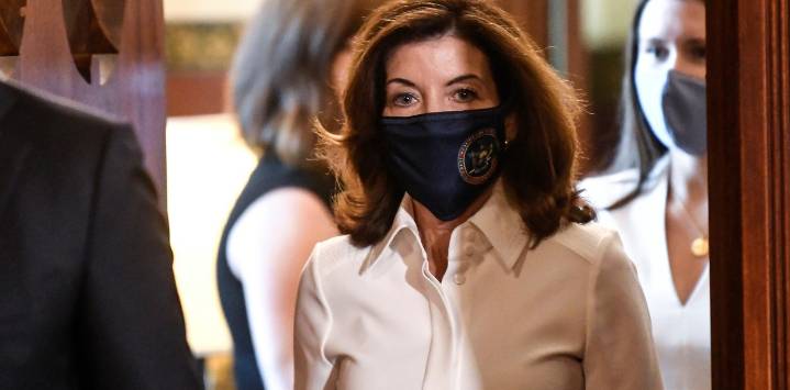 Qué hizo Kathy Hochul durante la pandemia de Covid en Nueva York
