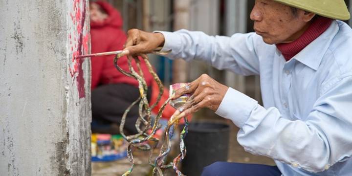Un hombre vietnamita logró el récord de las uñas más largas tras 34 años de crecimiento