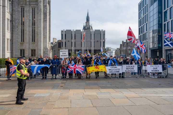 London "Unite the Kingdom" rally clashes with police