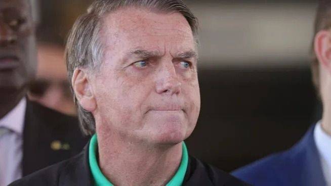 Bolsonaro saIió de su prisión domiciliaria para atención médica