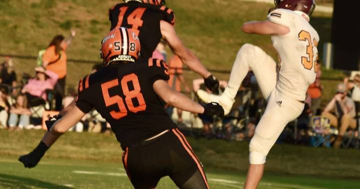 Cougars pound Chargers
