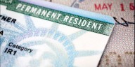 Ten cuidado inmigrante: por estas tres razones te pueden quitar la Green Card en EE. UU.