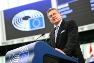 Brussels urges EU Parliament to back US trade deal