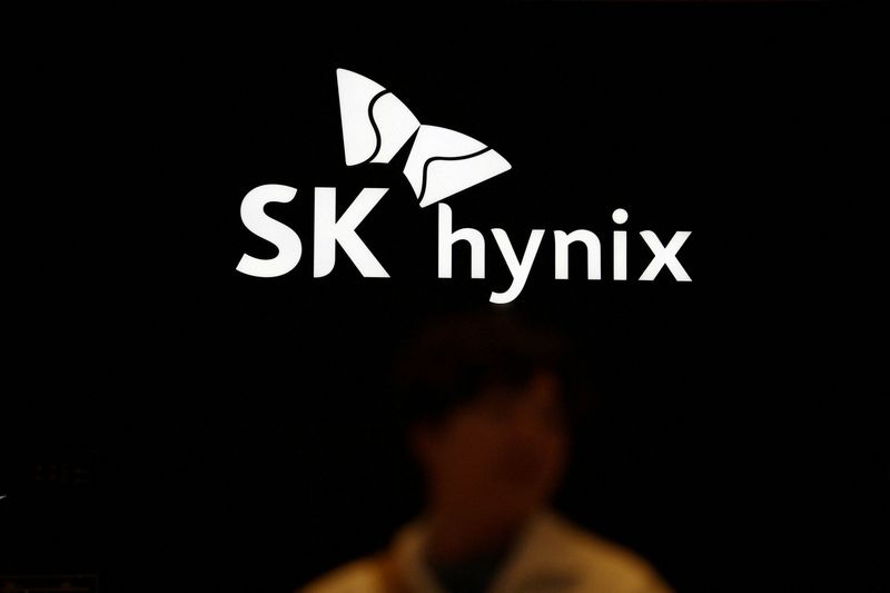 Shares in Samsung, SK Hynix drop after US makes it harder to produce chips in China