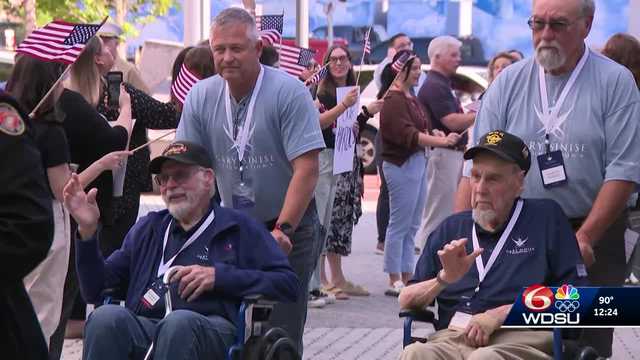 WWII veterans receive hero's welcome at museum in New Orleans