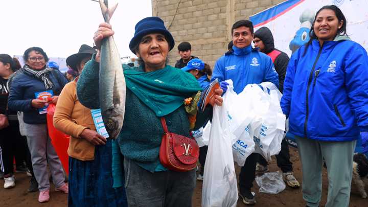 Ventanilla: reparten 3 toneladas de pescado fresco a 500 familias de escasos recursos