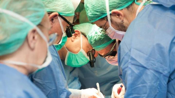 Listas de espera en Málaga: aumentan los pacientes pendientes de una operación, pero baja la demora media