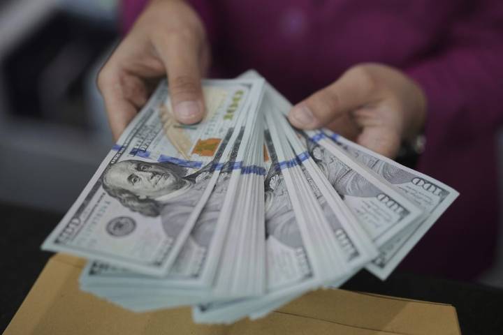 October Social Security direct payments worth $967 go out in 27 days