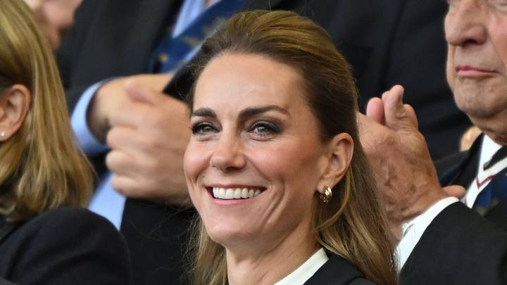 Kate Middleton seemingly brings back brunette hair after blond debut