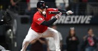 Jugador de los Guardianes en la MLB sufre varias fracturas tras pelotazo en el rostro