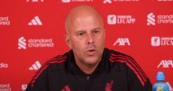 Alexander Isak admission from Arne Slot speaks volumes after Mo Salah’s problem with signings