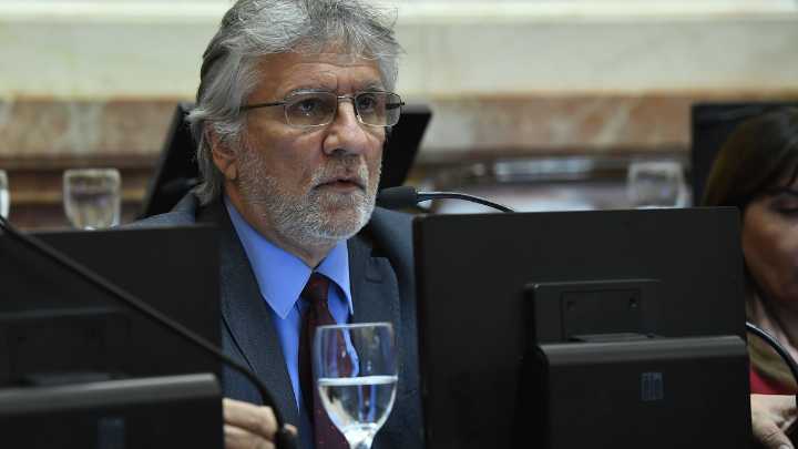 Andrada: "Filibusteros financieros"