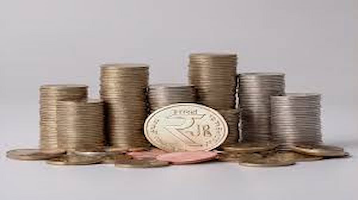 Should You Link Your Savings Account to Investment Tools?