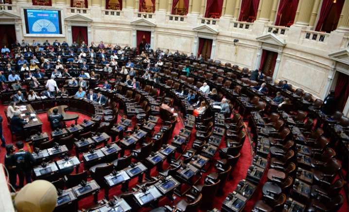 Moción de censura: diputados buscan interpelar a Francos