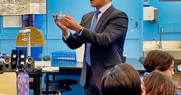LAUSD renews Alberto Carvalho's contract as superintendent