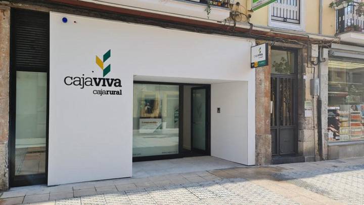 Cajaviva se suma al Día Solidario del Grupo Caja Rural con una donación a Cáritas