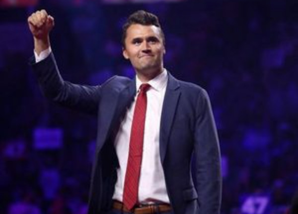 L’America sotto shock: assassinato il giovane attivista conservatore Charlie Kirk