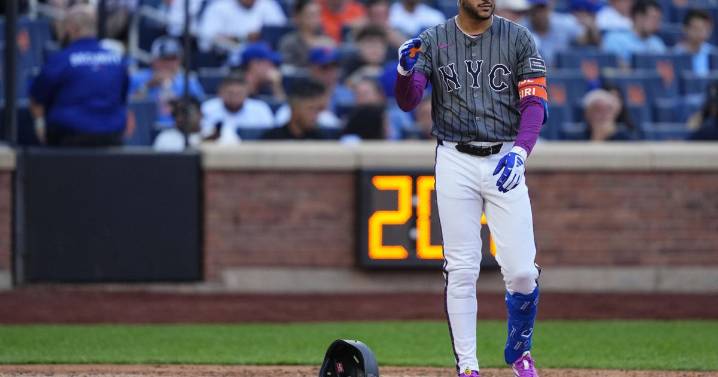 Mets drop 8th straight game and lose grip on NL playoff berth