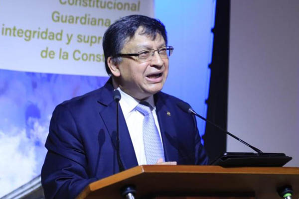 “La democracia se erosiona desde adentro”: Presidente de la Corte Constitucional