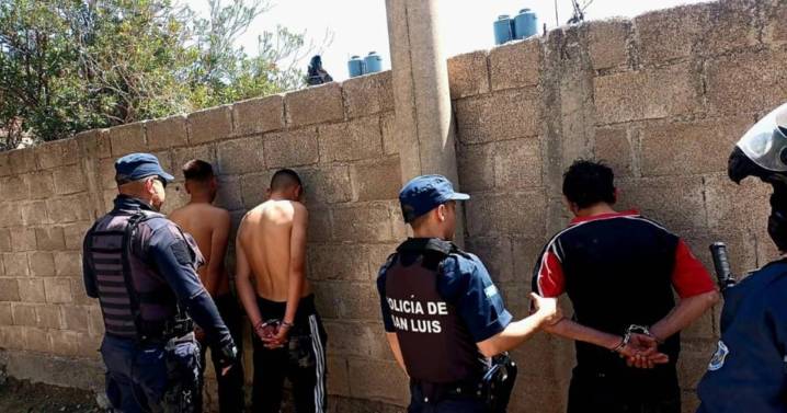Tres hombres demorados tras una violenta pelea en pleno mediodía en San Luis