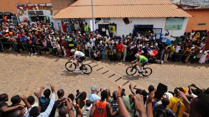 Isaac del Toro dentro del top 10 en el Campeonato Mundial de Ruta UCI 2025 Kigali (Video)