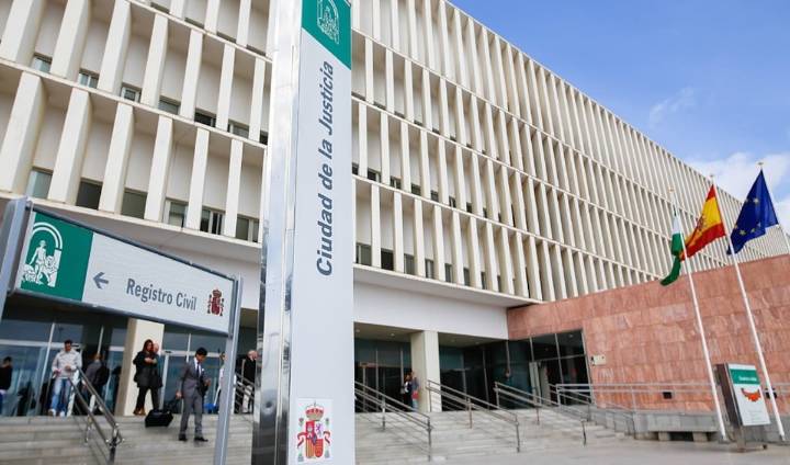 Condenado a 16 años de prisión un hombre tras quemar el 42% del cuerpo de su bebé de 47 días en Málaga