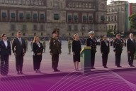 Sheinbaum encabeza izamiento de bandera en memoria de víctimas de sismos