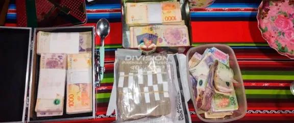 Acusan a dos hombres por vender drogas: clausuran casa y embargan cuentas