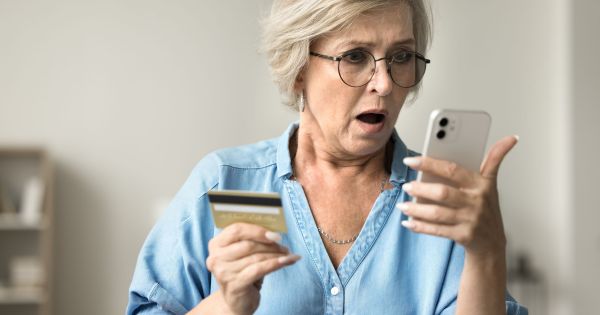 La estafa bancaria más peligrosa que está vaciando cuentas en todo el país: "Su tarjeta ha sido limitada temporalmente.."