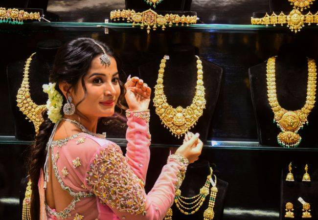 Silver hits Rs 1.5 lakh/kg for first time; gold surges Rs 1,500 t...