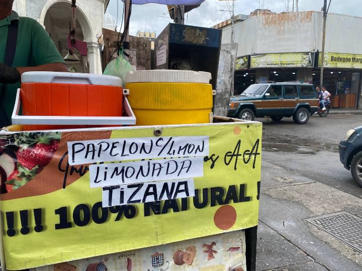 Días lluviosos afectan las ventas de jugos y tizanas
