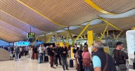 Largas colas en Barajas por el segundo día de huelga de los vigilantes de seguridad