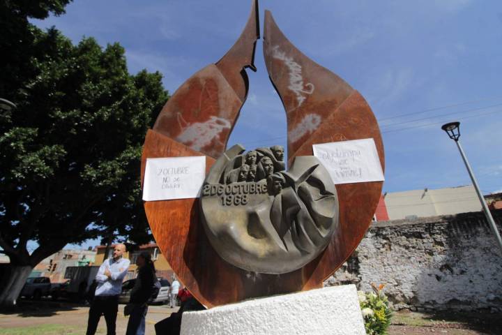 Si hay recursos para las estatuas del Corredor 5 de Mayo, debe haberlos también para la escultura del 2 de Octubre: Brigada del 68