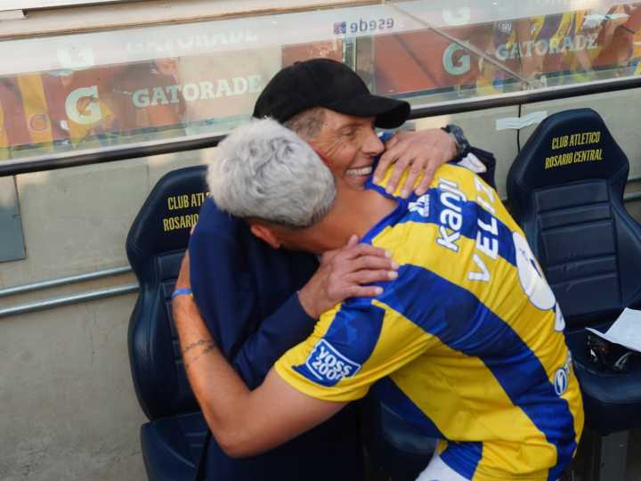 Tras la emotiva vuelta a Rosario, Russo analizó el empate de Boca y respondió molesto sobre su salud: "¿Cómo me ves? Tengo el alta de todo"