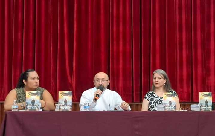 Libro quiere dar consuelo y paz a desesperanzados