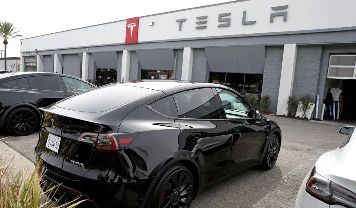 Tesla is redesigning its door handles following safety probe, Bloomberg investigation