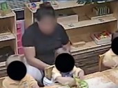 La insólita justificación de una maestra que ató a un pequeño de menos de 2 años a su silla durante el almuerzo