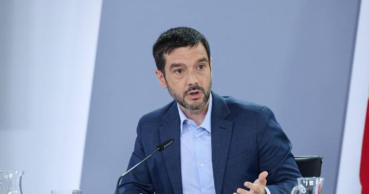De la justificación de Bustinduy a la indignación de los empresarios: la polémica por la atención al cliente en catalán sigue en aumento