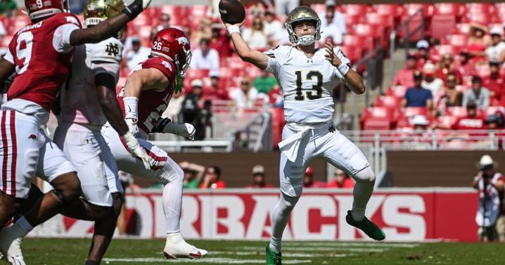 CJ Carr matches freshman record with 4 TD throws as No. 22 Notre Dame routs Arkansas 56