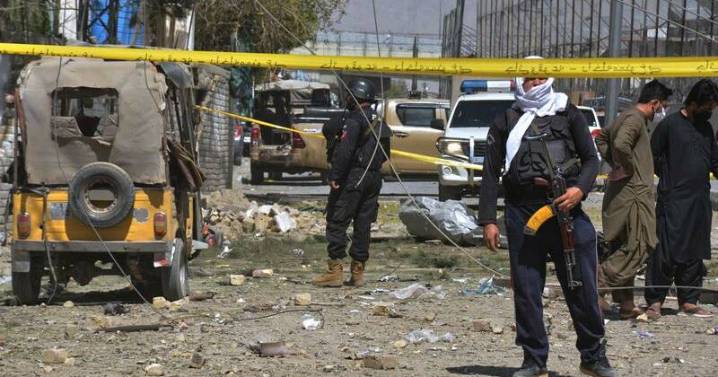Ten killed in bomb attack on military base in Pakistan