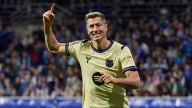 El Barcelona remonta en Oviedo para seguir a dos puntos del Real Madrid (1
