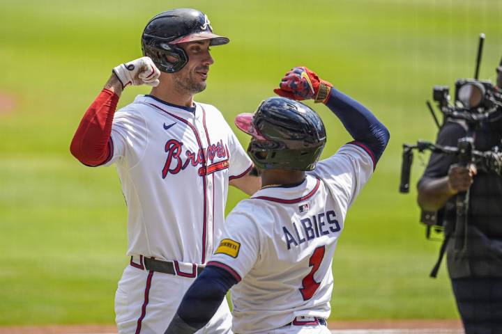 Deadspin | Braves stop brief slide with 8-3 win over Astros