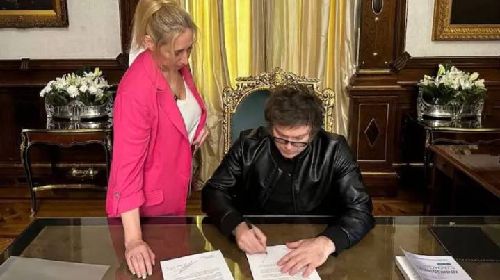 Como había anunciado, Javier Milei vetó la ley que establecía más fondos para las universidades
