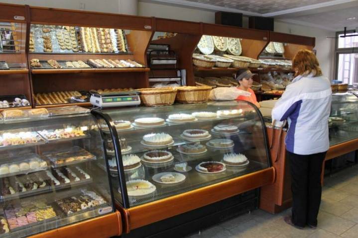 Crisis en las panaderías: cerraron 14.000 locales y la venta de facturas se desplomó 85%